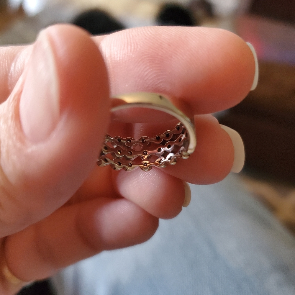 10k white gold and diamond ring - Picture 5 of 6